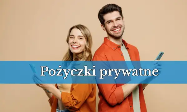 Uśmiechnięta para z telefonami w dłoniach. Szukacie informacji o pożyczki prywatne kogo polecacie?